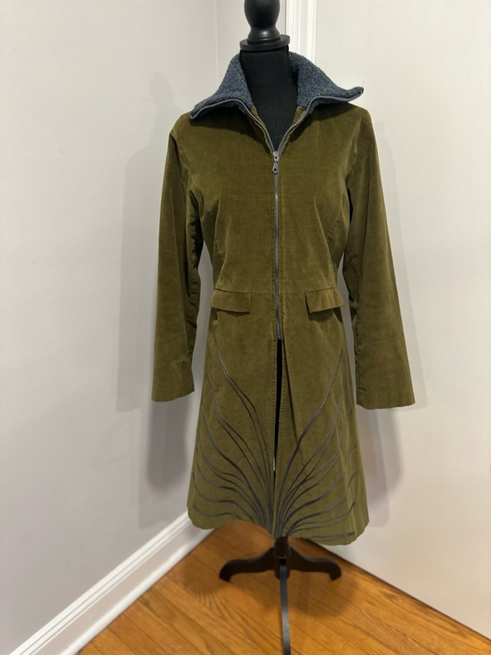 Ojalá! Paloma del Pozo Sz: XL vintage-style green corduroy coat embroidered.